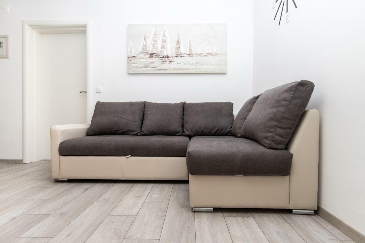 شقة Apartman Topic Kaštela المظهر الخارجي الصورة